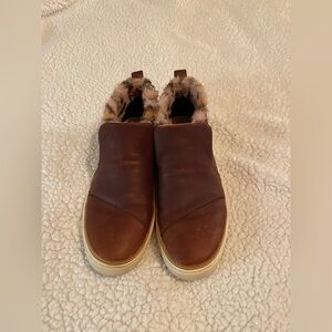 Brown Toms Leather women Shoes with Fur Lining Size 8